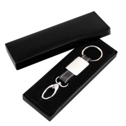 Llavero metal y ecocuero personalizado presentado en estuche